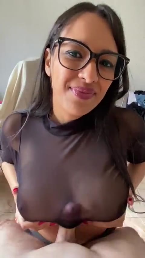 Cute bounce, irresistible view.
